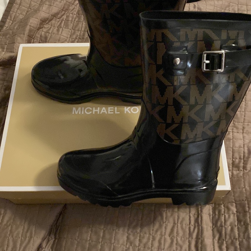 New Michael Kors logo mid rain boot women size 8